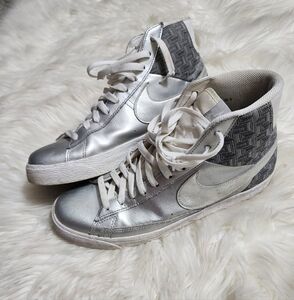 Men Nike Blazers Size 10.5